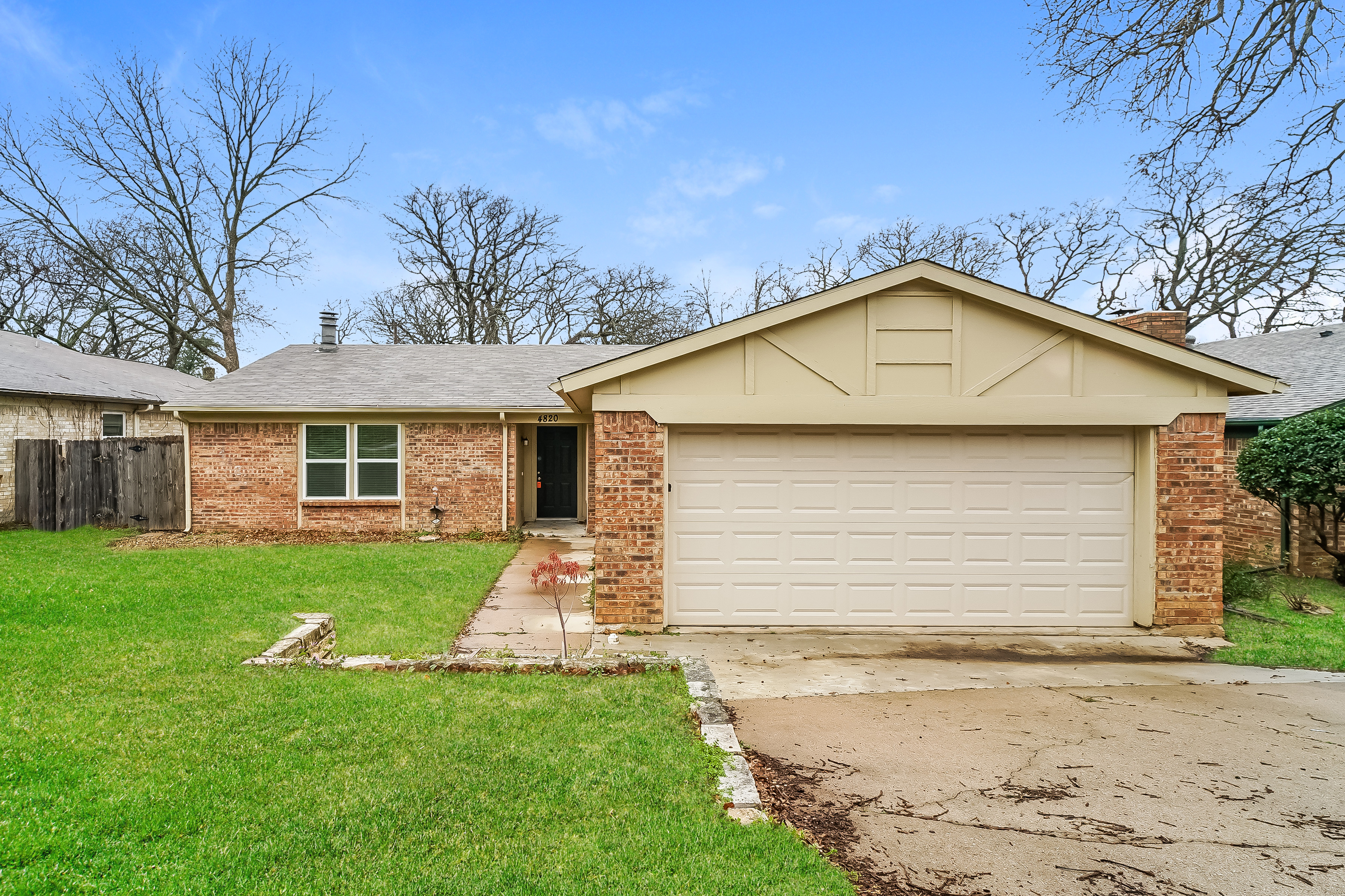 4820 Crest Dr Arlington, TX 76017